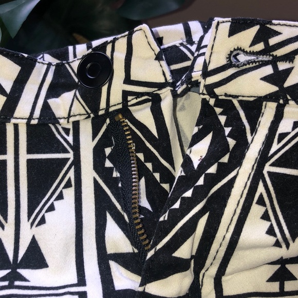 Tribal print pants w/stretch size 29 - Picture 6 of 7